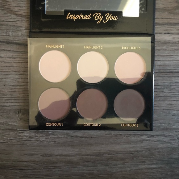 NIP IBY Beauty Highlighter & Contour Palette - Picture 5 of 9